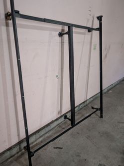 Rolling metal frame for queen bed mattress