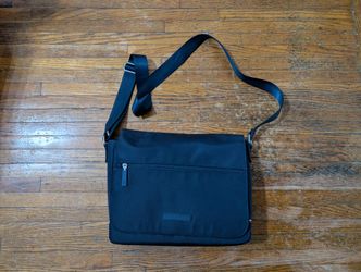 Tommy Hilfiger Navy Messenger Bag.