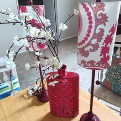 Red lamp decor set Target 3 pieces 2 table lamps and 1 red vase

Condition is used, some wear present, especially on the inside is the lamp shade of o
