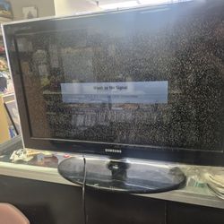 Samsung LN32D430G3D, a 32-inch class LCD HDTV .