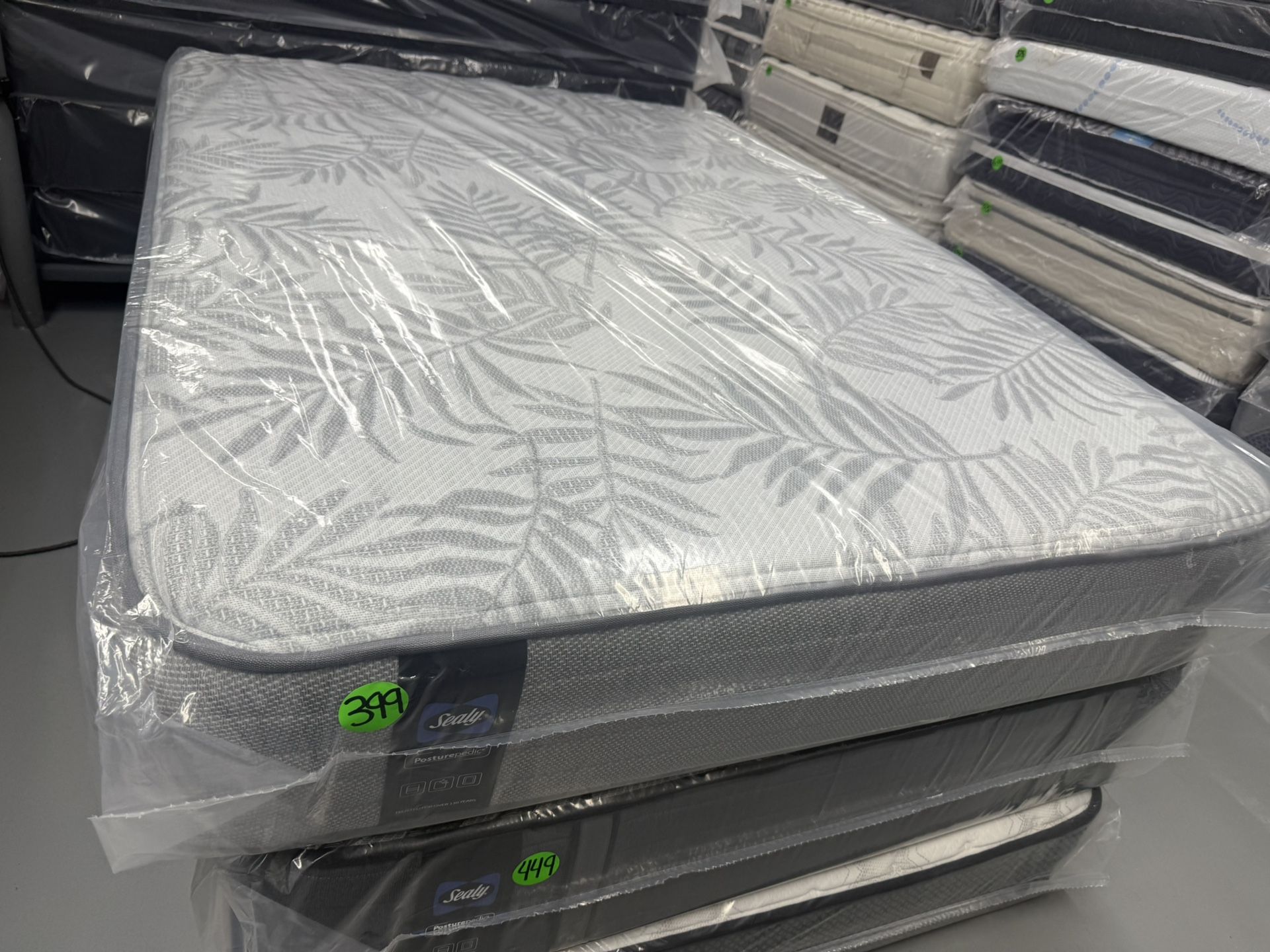 FULL SIZE SEALY POSTUREPEDIC MATTRESS & BOX SPRING BED SET