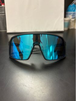 oakley sutros