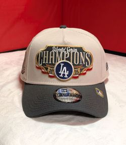 New Era 9FORTY LA Dodgers 2025 World Series Champions Adjustable Hat Beige/Black