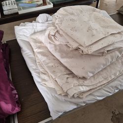 Twins Sheets 2 Sets & Mattress Pad 