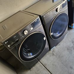 LG Washer/dryer The Set Is New But Damaged.  Top Of The Washer Is Scratched Do To The Mover. Dryer Also Detached At The Top. Both Work Perfect . 