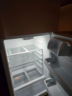 White Top-Freezer Refrigerator