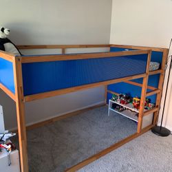 Bunk bed 