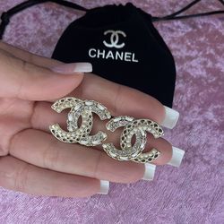 New really good quality  comes with logo bag