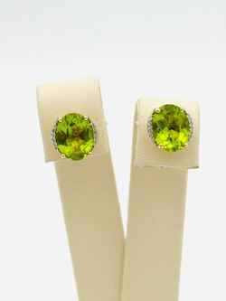 14K YELLOW GOLD 1.87 GRAMS OVAL GREEN STONE CLEAR STONE STUD EARRINGS USED
