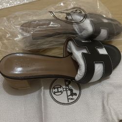 Hermes Oasis Black Leather Shoes Sz 39/8.