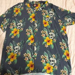 XL Men’s Short Sleeve Button Down