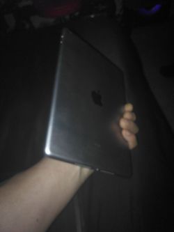 ***IPAD AIR 6GEN HAS EMAIL ACCT**