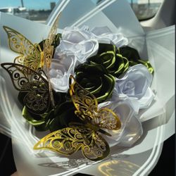 Eternal ribbon roses 