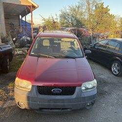 2005 Ford Escape 