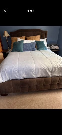Queen size upholstered bed