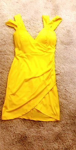 yellow dress