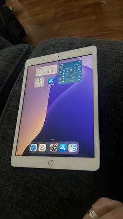 Like NEW Apple iPad Tablet 7th Generation 32GB 10” by 7” with new protective case