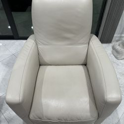 BEIGE RECLINERS 