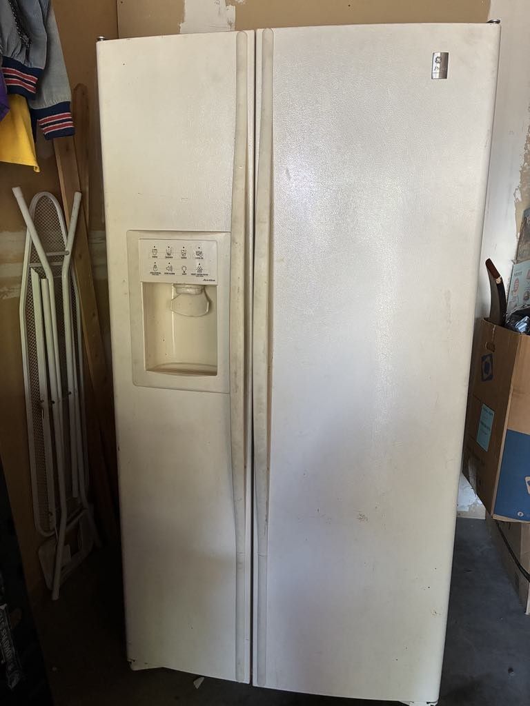 G&E Refrigerator