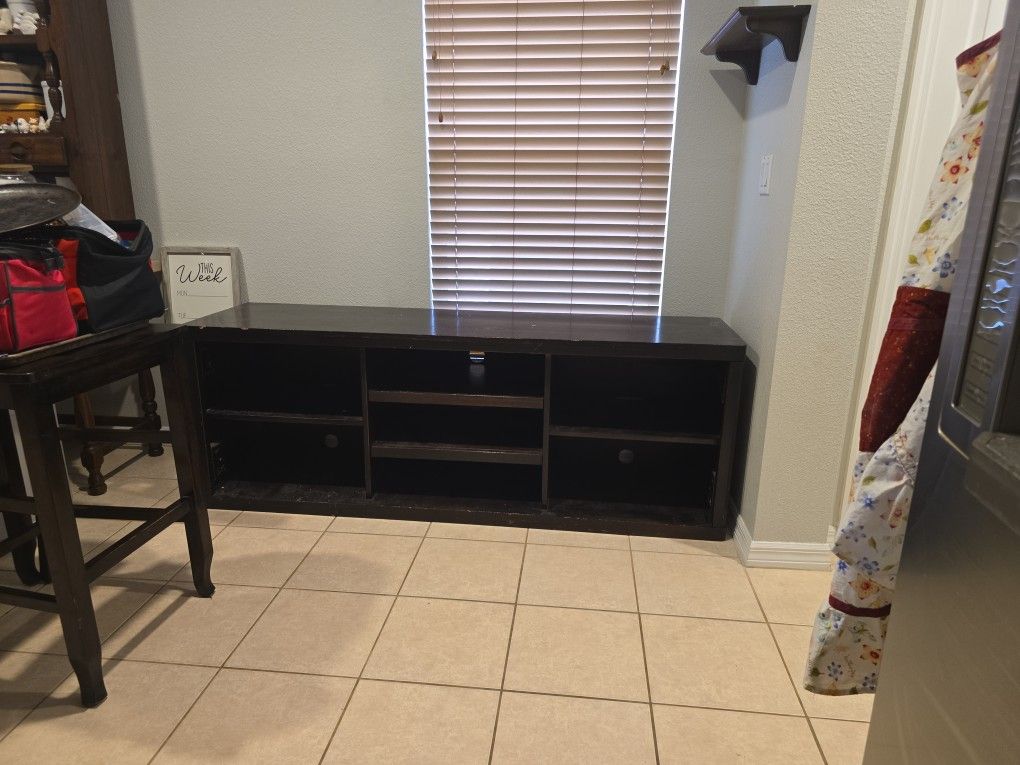 MEDIA CONSOLE/ENTERTAINMENT CENTER