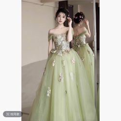 Elegant Mint Green Wedding / Bridal Dress – Size XL