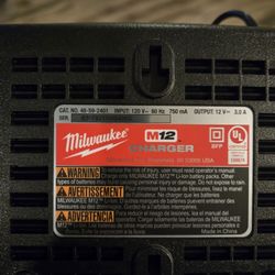 Milwaukee M12 Charger