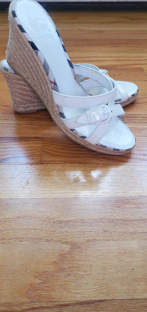 AUTHENTIC   BURBERRY WEDGES