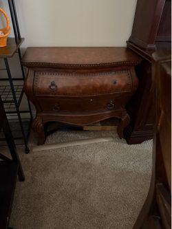 Bombay chest