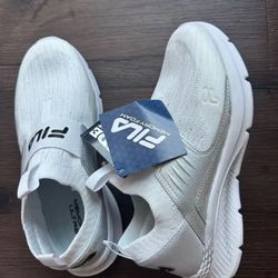 New FILA W Width Athletic Shoes for Women, Size 6.5