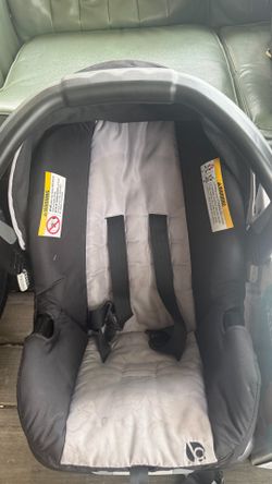 Baby Trend Infant Car Seat w/ Base