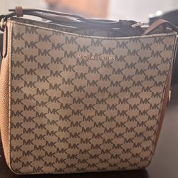 Michael Kors Jet Travel Large Messenger Bag