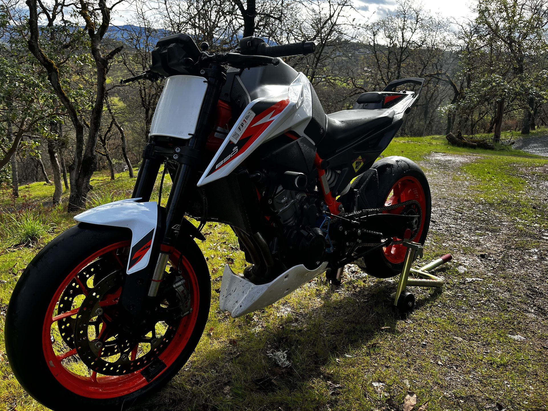 2021 KTM 890 Duke R