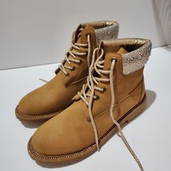 Women Boots with rhinestones Size 9