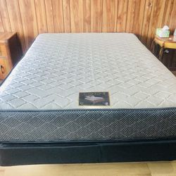 Queen Size Mattress  Thick 11”With Regular Box Spring Brand New We finance We deliver all Cities!