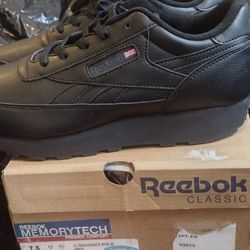 New men's 7.5 sneakers 