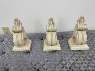 Set of 3 Decorative Wall Corbels/Shelf Brackets – Distressed Cream Resin