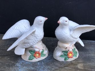 Vintage Porcelain White Dove Figurine Set Of 2 Dove
