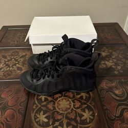 Suede Foams Size 13