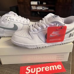 Supreme Dunks 