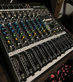 profx 12 Mackie 12 channels mixer