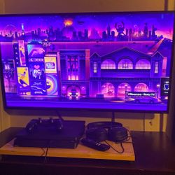40 Inch Roku  TV, PlayStation 4, One Control 