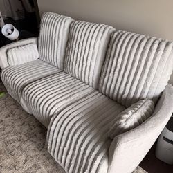 Dual recliner sofa