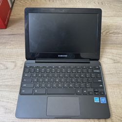 samsung chromebook 3 11.6” 4GB RAM