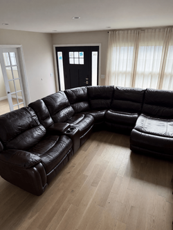 Bob's Discount Furniture 6-Piece Brown Leather Power Reclining Sectional Like New - Whitestone, NY