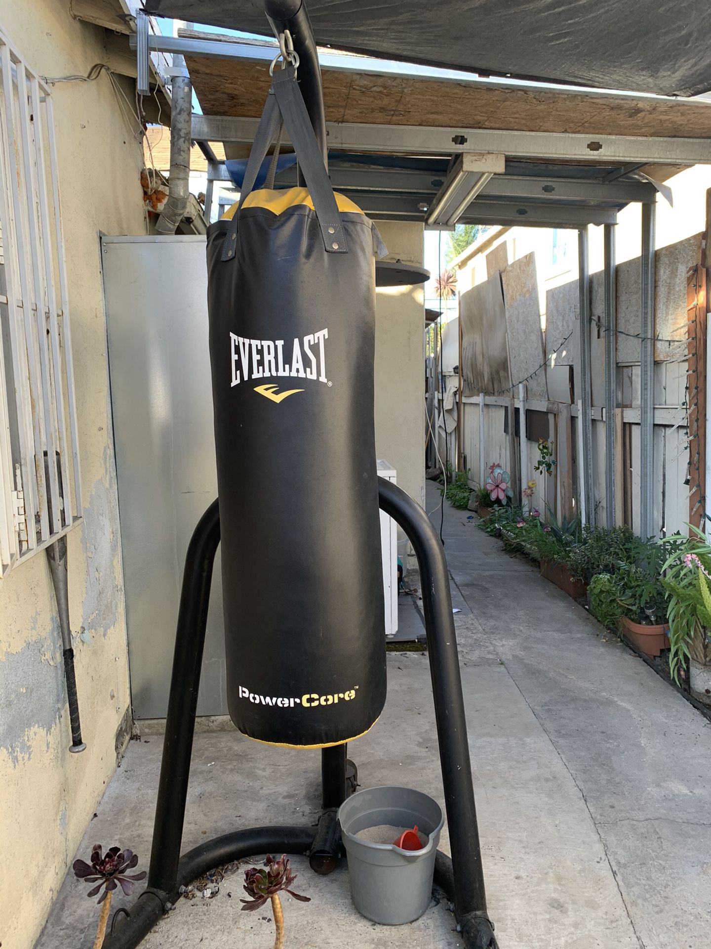 Everlast Punching Bag w Speed Bag & Stand