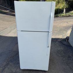GE Refrigerator Household Fridge Freezer Great For Garage