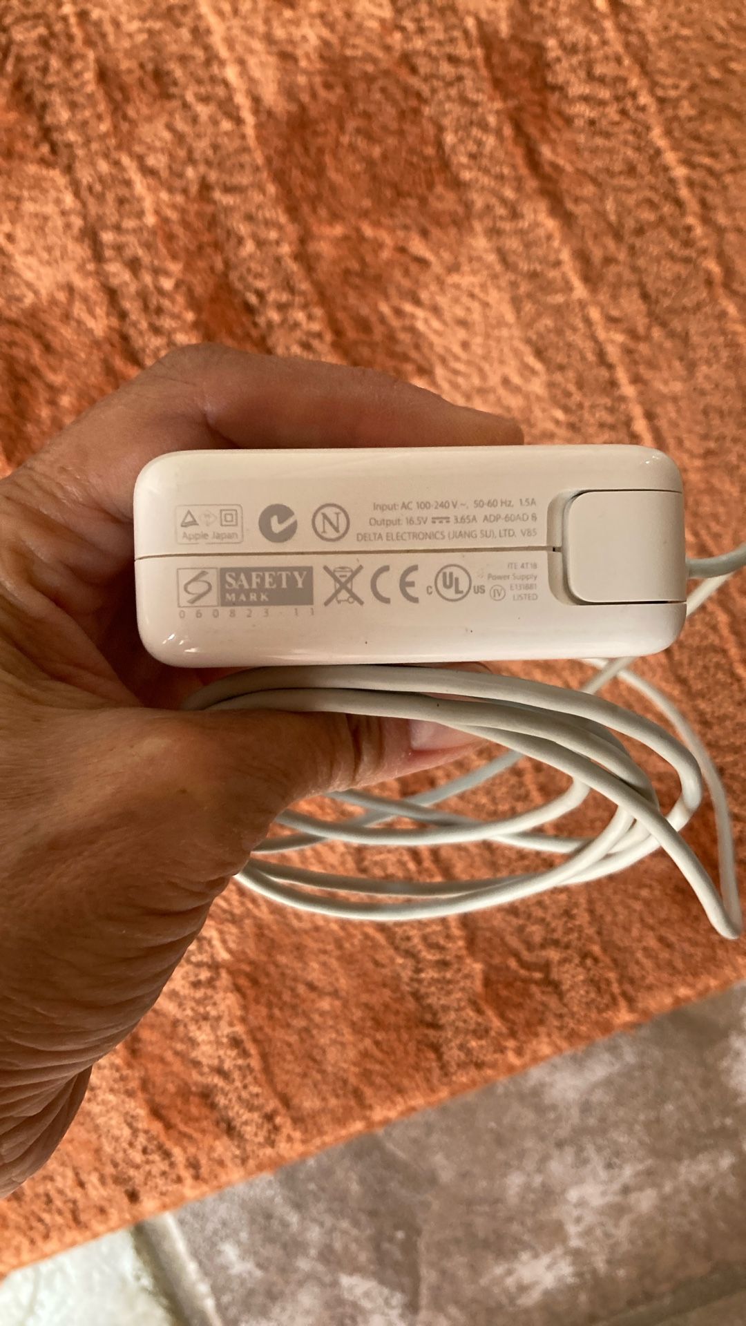 Apple Power Adapter. 60 W MagSafe
