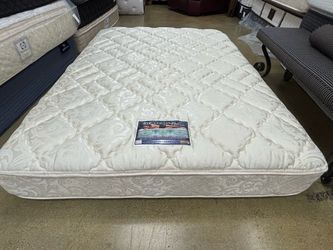 👑 Simmons BackCare Queen Mattress | Excellent Condition