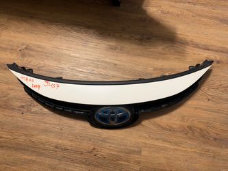 2016 to 2019 Toyota Mirai Front Upper Grille/w Emblem color White