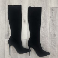 Black boots 
